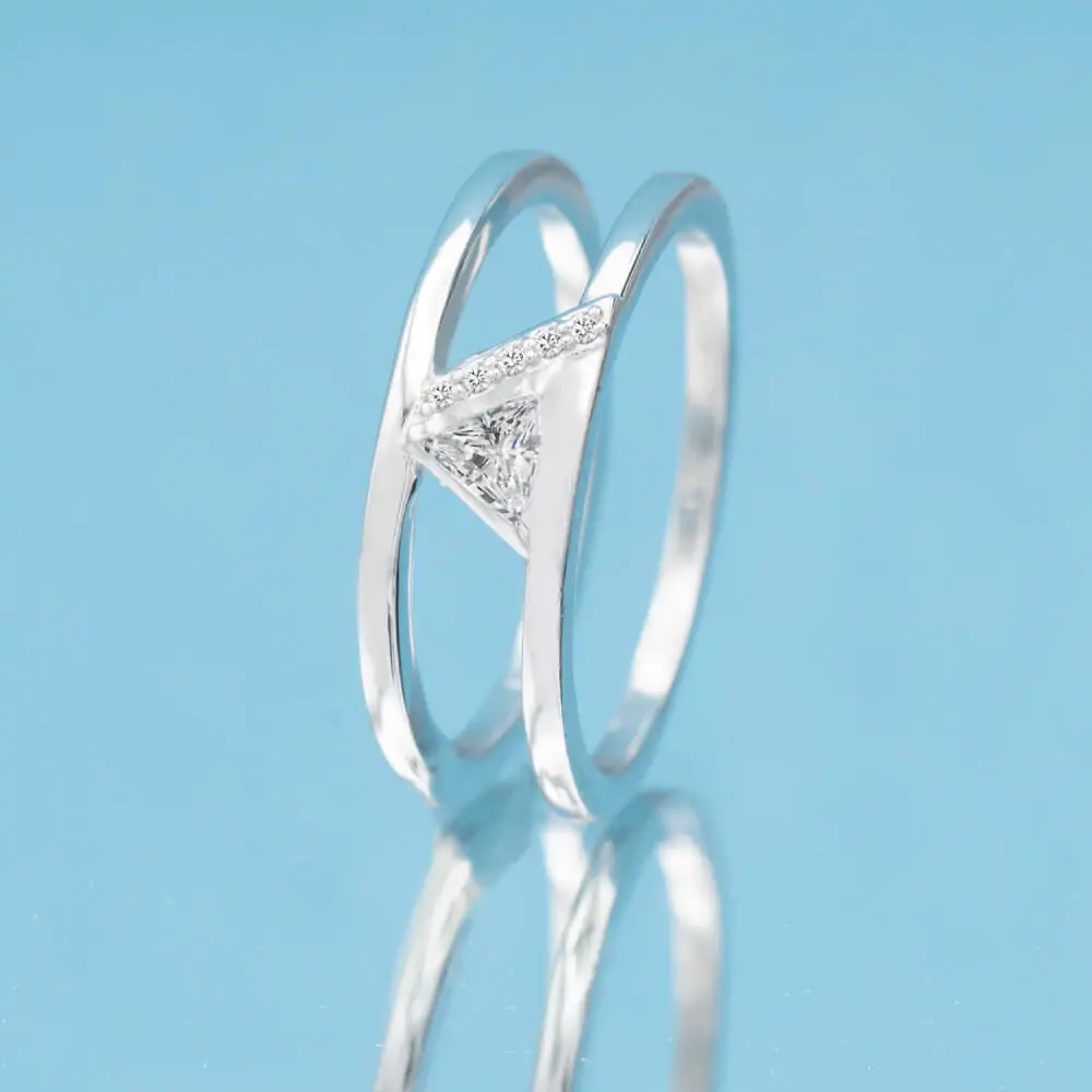 inel-design-special-aur-alb-diamant-triunghi-1