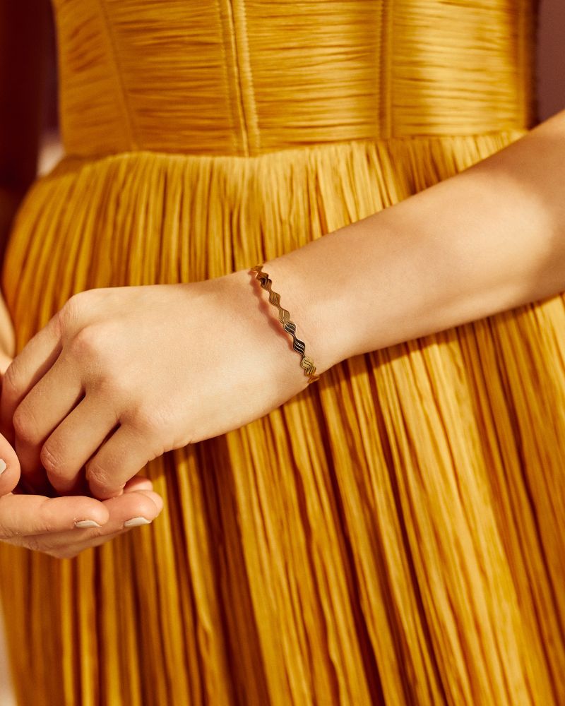 bratara-aur-dama-tip-bangle-model-deosebit
