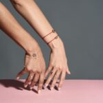 Bratara O FROM OFFICE, Aur Alb 14K pe snur