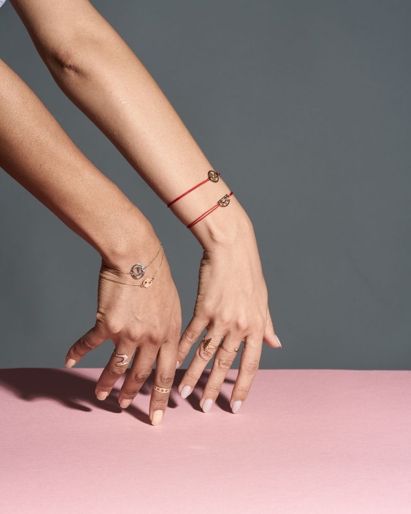 Bratara O FROM OFFICE, Aur Alb 14K pe snur