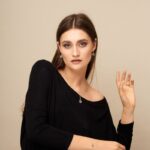 cercei-dama-model-deosebit-email-albastru-aur