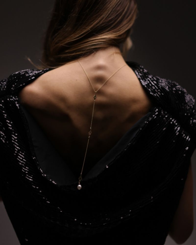 colier-lung-pe-spate-perle-model-deosebit-aur