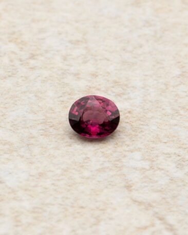 granat-natural-oval-culoare-intensa