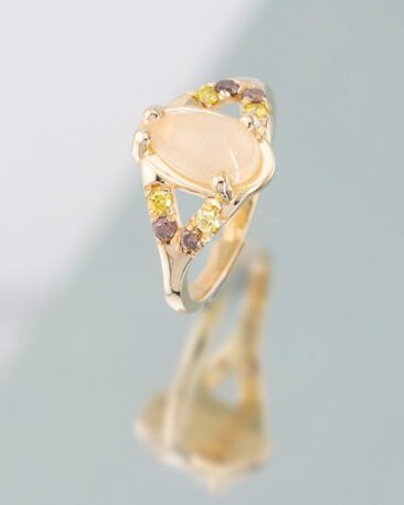 inel-aur-opal-diamante-colorate
