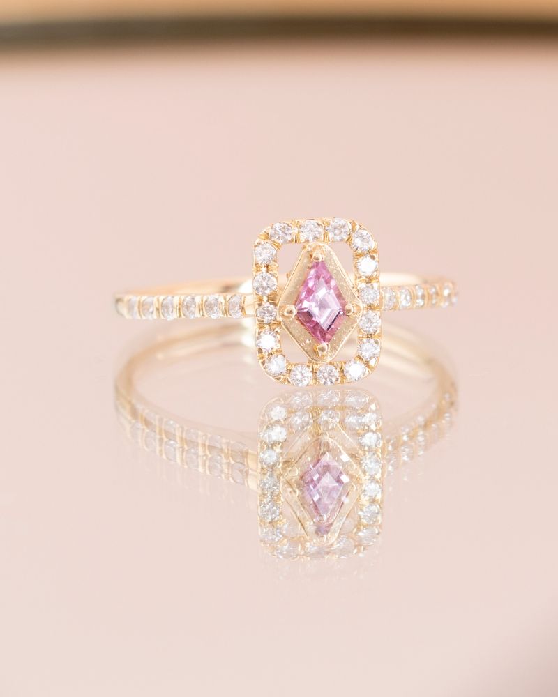 inel-logodna-model-inedit-safir-roz-diamante-naturale