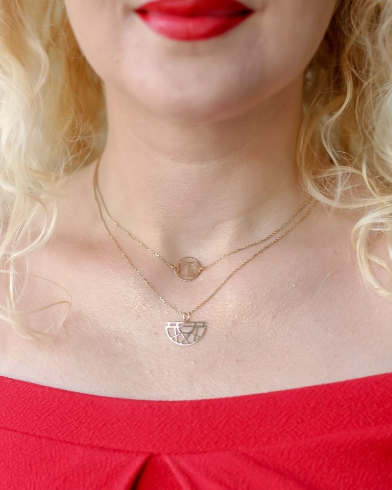 lantisor-finut-baza-gatului-simbolul-perfectiunii-aur