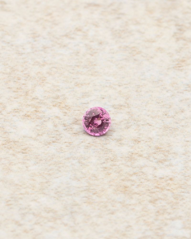 safir-natural-roz-culoare-deosebita