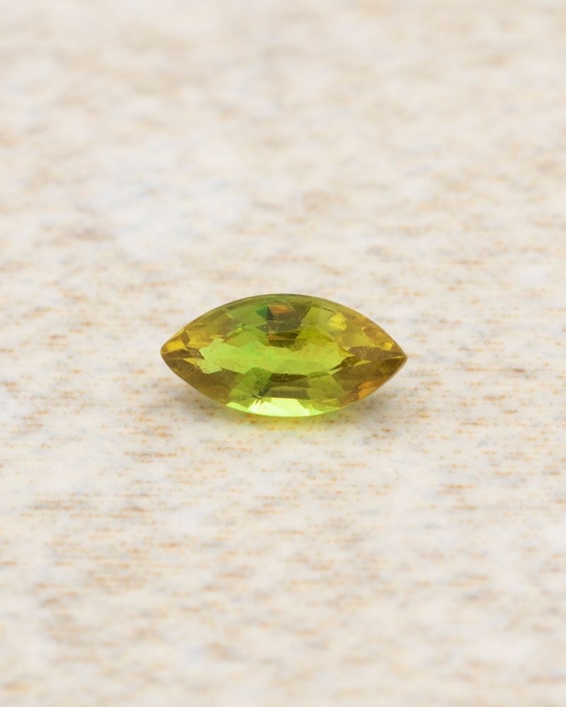 safir-natural-verde-lime-taietura-marchiza