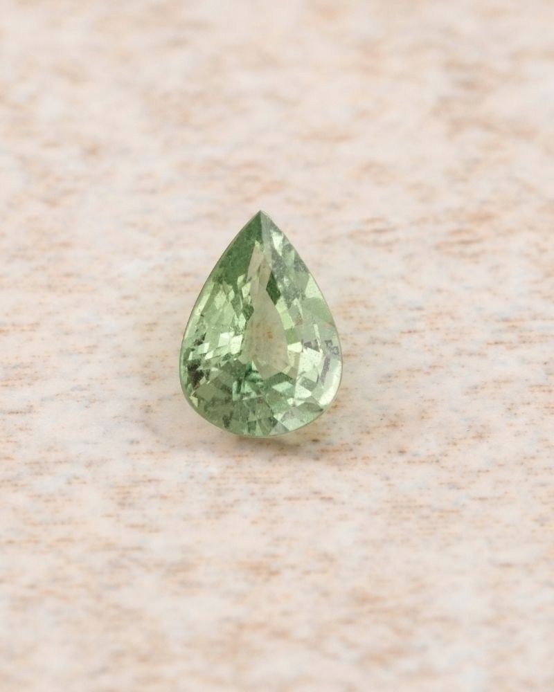 safir-natural-verde-lime-taietura-para
