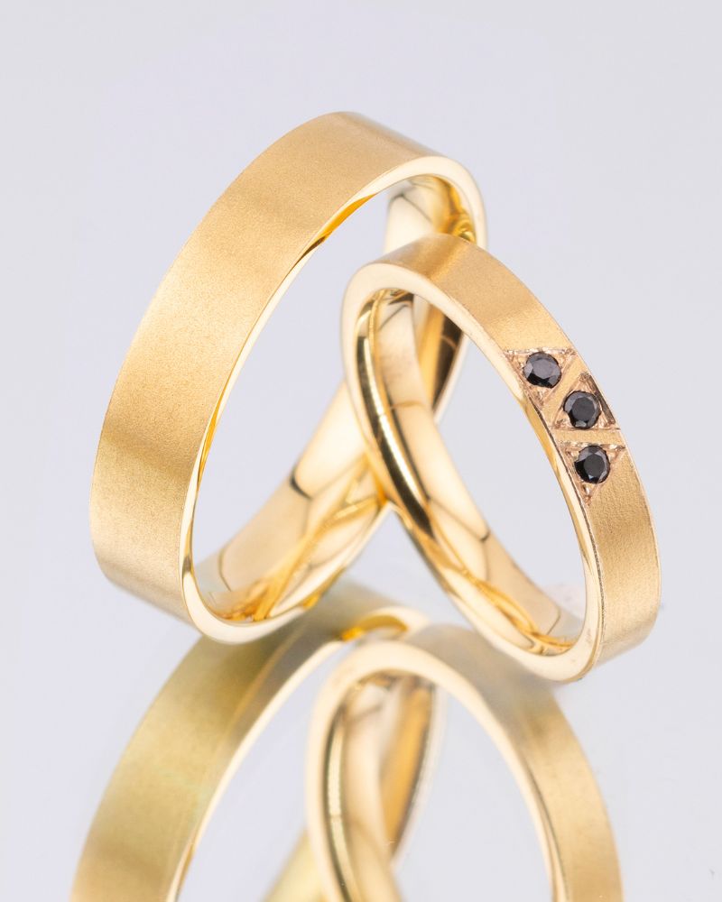 verighete-elegante-drepte-aur-galben-diamante-negre