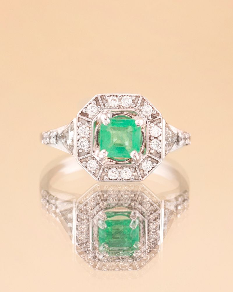 inel-aur-model-superb-smarald-diamante
