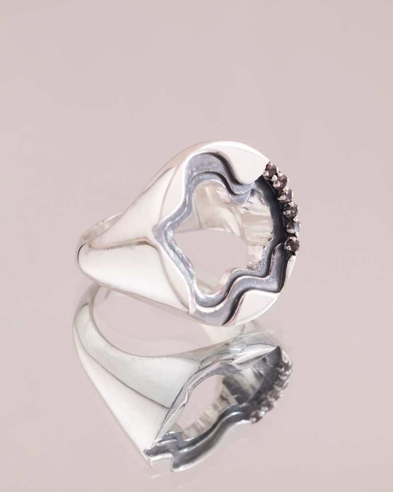 inel-dama-argint-safire-design-deosebit