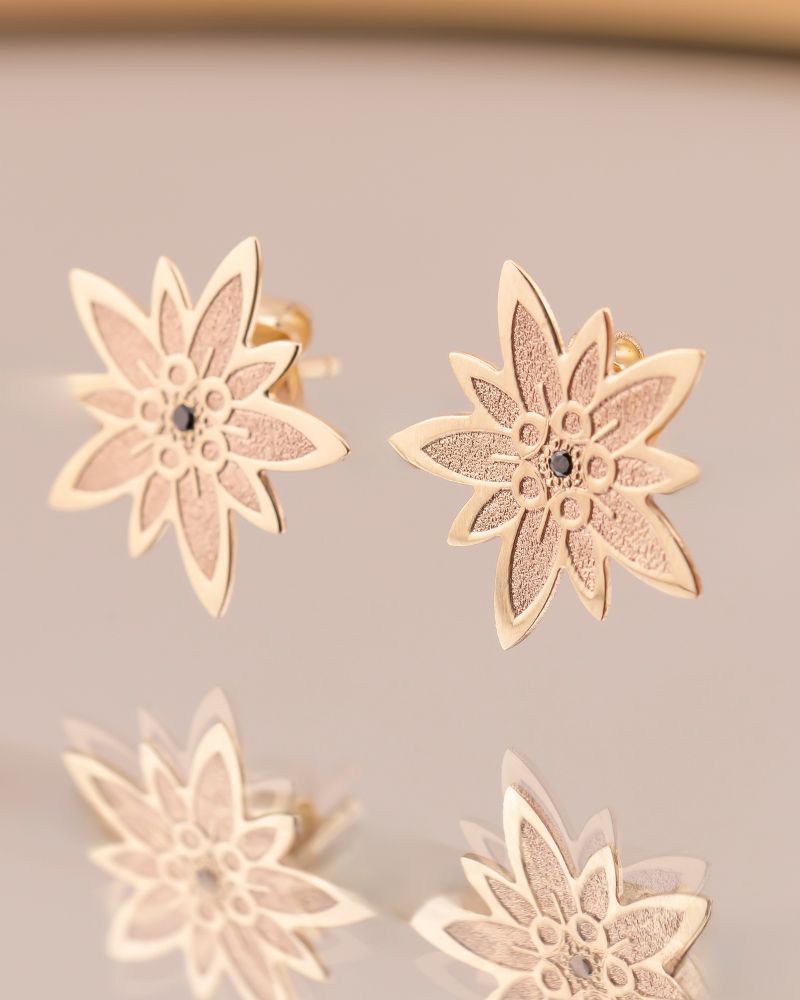cercei-dama-aur-floare-de-colt-diamante-negre