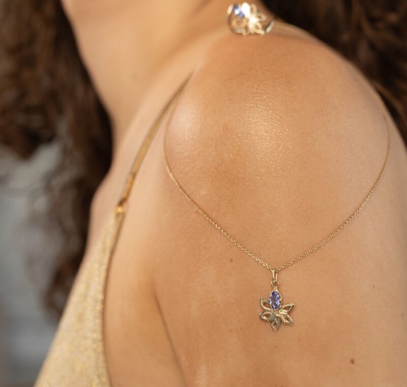 colier-dama-aur-tanzanit-natural