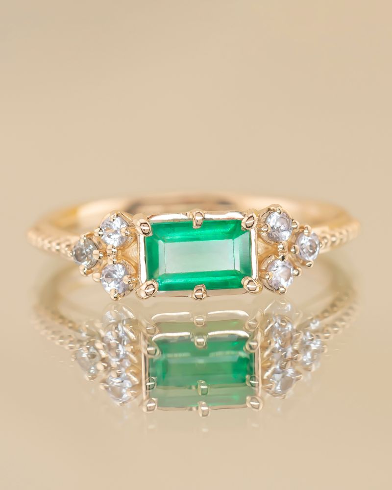 inel-dama-aur-galben-model-unicat-smarald-diamante-safire