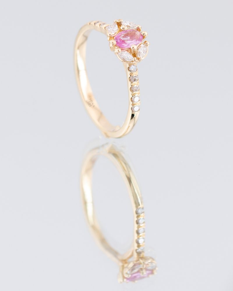 inel-logodna-safir-roz-aur-diamante