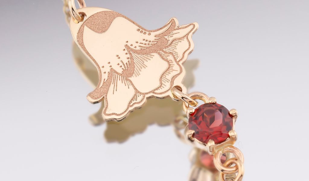 Colier din aur 14k roz, cu granate naturale, design floral, realizat in atelierul IONA din Romania.
