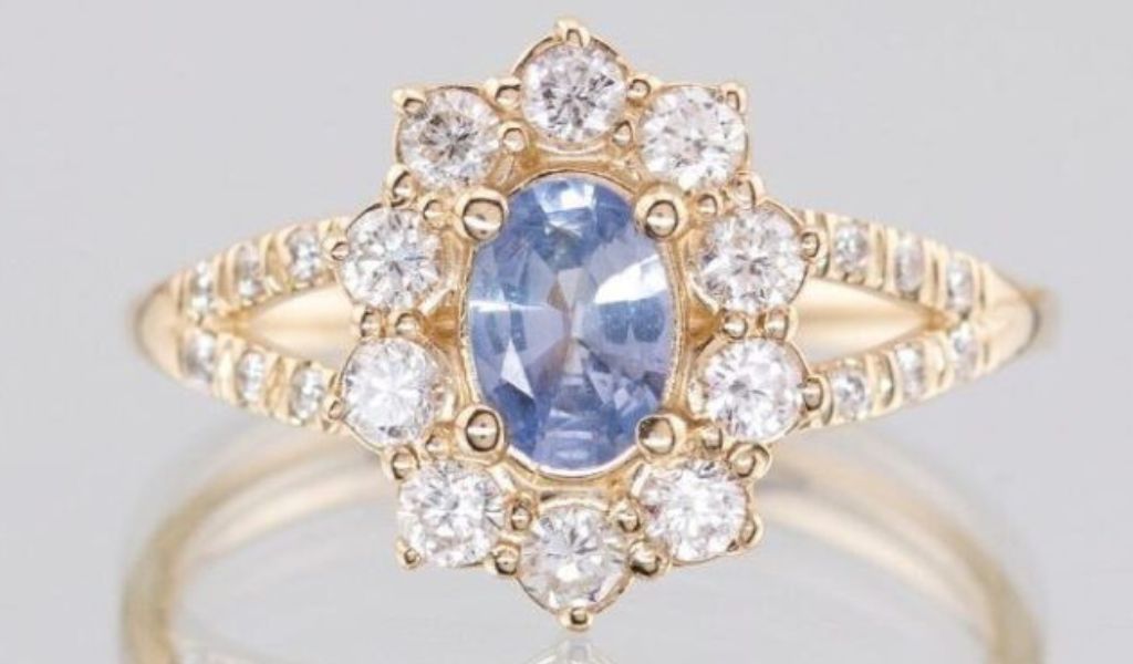Inel de logodna cu diamante naturale si safir natural, realizat in atelierul IONA.