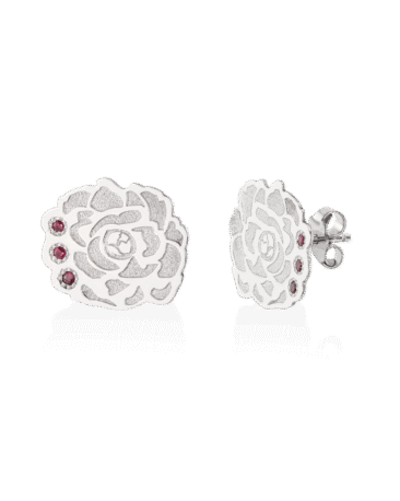 Cercei dama din aur alb 14K cu rubine naturale, model floral bujori, eleganti, realizati in atelierul IONA.