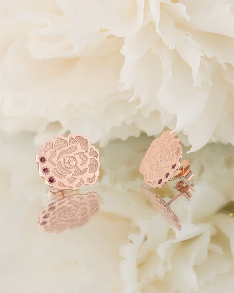 Cercei dama din aur roz 14K cu rubine naturale, model floral bujori.