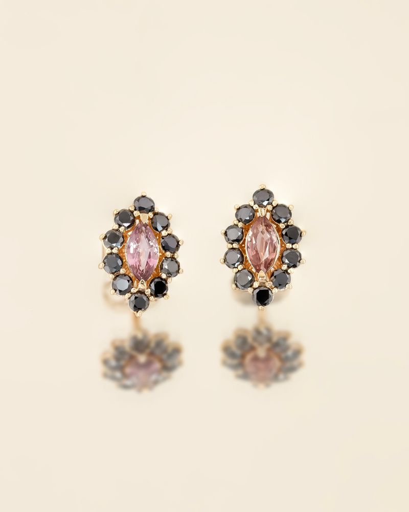Cercei midnight roses unicati din aur galben 14k cu diamante si safire naturale.