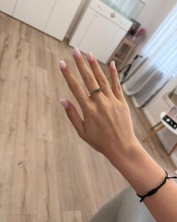 Inel unicat pentru femei black feather cu diamante naturale negre, din aur galben de 14k.