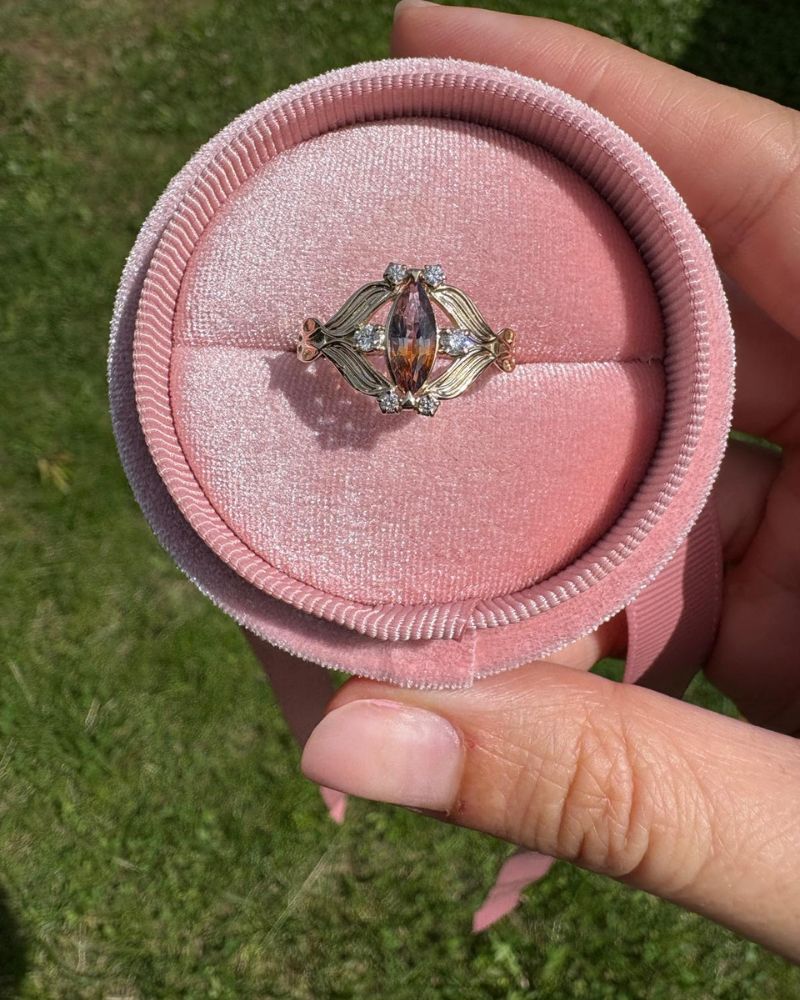 Inel unicat si deosebit vintage affair din aur 14k cu diamante si safir natural, design vintage, in cutiuta.