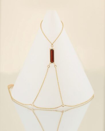 Bratara cu design oriental, din aur galben 14k cu granat natural, design realizat la IONA.