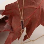 Bratara de dama, in stil oriental din aur galben 14k cu granat natural, realizata la IONA.