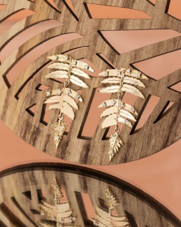 Cercei lungi unicati din ar galben 14k, design floral.