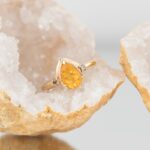 Inel dama cu opal natural portocaliu din aur galben 14k.