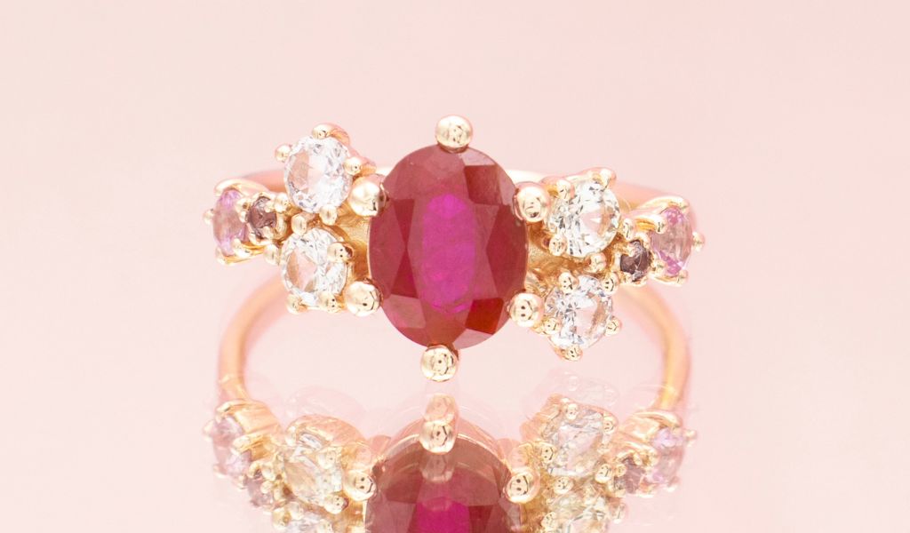 Inel de logodna aur 14k cu rubin si diamante naturale.