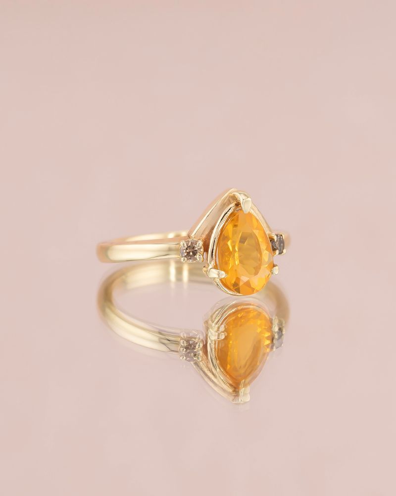 Inel unicat din aur galben 14k cu opal natural.