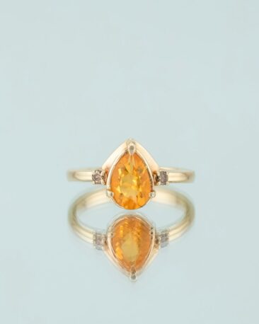 Inel unicat din aur galben 14k cu opal natural portocaliu.