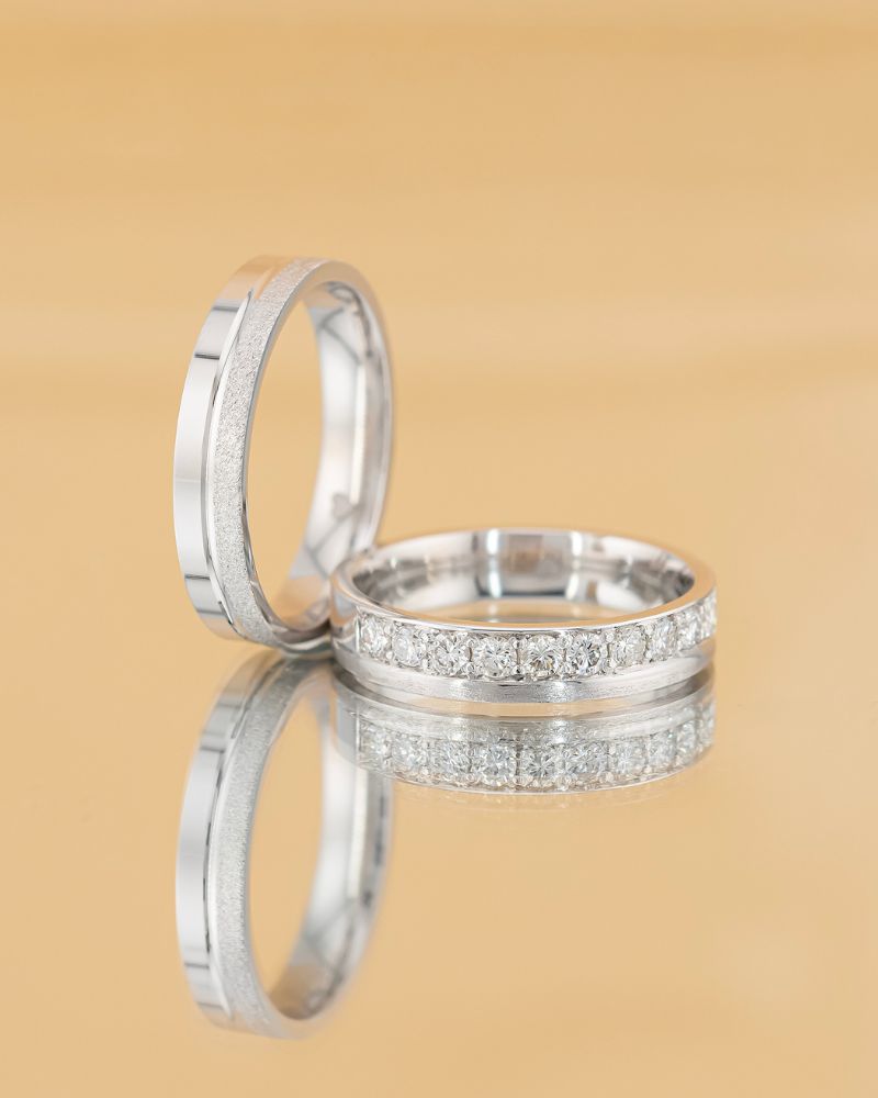 Verighete late personalizate din aur 14k cu diamante naturale.