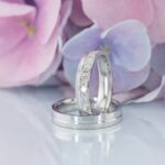 Verighete din aur alb 14k personalizate cu 10 diamante naturale.