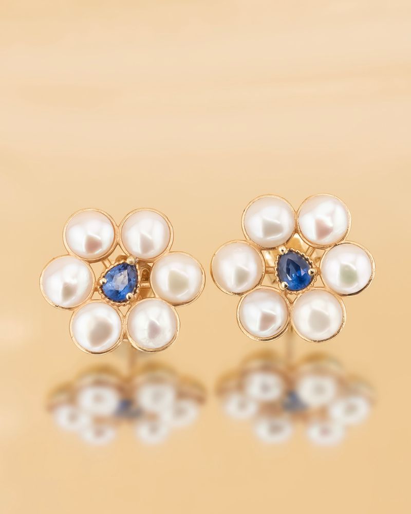 Cercei florali din aur galben 14k cu perle naturale de cultura si safir natural.