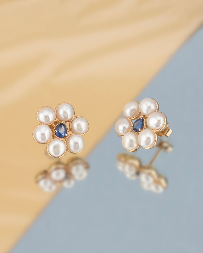Cercei florali de dama din aur galben 14k rotunzi cu perle si safire naturale.