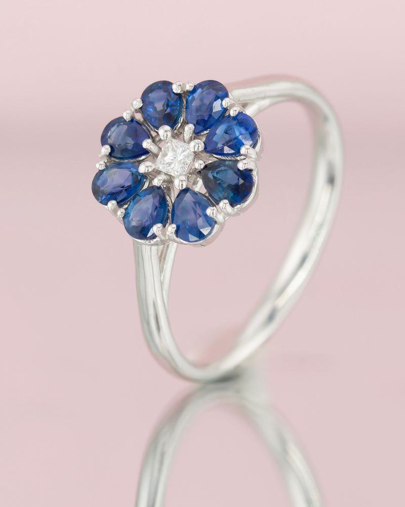 Inel de logodna din aur alb 14k cu safire albastre naturale si diamant natural.