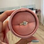 Inel de logodna custom-made cu diamant lab-grown central din aur galben 14k.