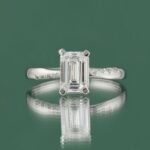 Inel de logodna custom-made din aur alb 14k cu diamante taietura speciala.