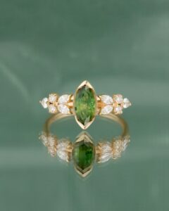 Inel personalizat din aur 14k cu safir natural si diamante lab grown.