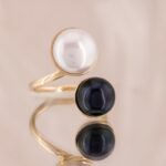 Inel Unicat WHEN LIGHT MEETS DARK cu Perle Naturale de Cultura, Aur Galben 14K