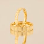 Verighete LINES OF DESTINY din aur galben 14K cu textura verticala si diamant natural, IONA