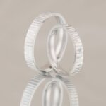 Verighete LINES OF DESTINY din aur alb 14K cu textura verticala si diamant natural, IONA