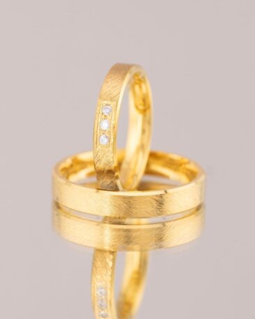 Verighete TIMELESS din aur galben 14K cu finisaj texturat si 3 diamante naturale, IONA