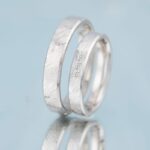 Verighete TIMELESS din aur alb 14K cu finisaj texturat si 3 diamante naturale, IONA