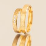 Verighete TIMELESS din aur galben 14K cu finisaj texturat si 3 diamante naturale, IONA