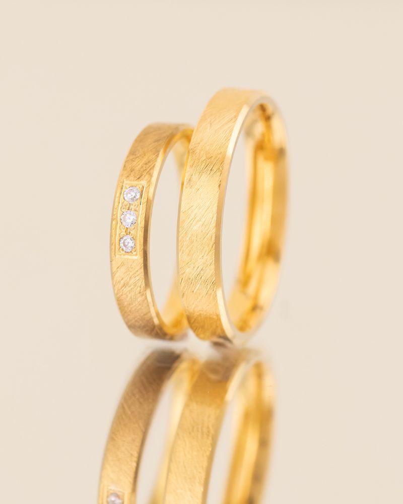 Verighete TIMELESS din aur galben 14K cu finisaj texturat si 3 diamante naturale, IONA