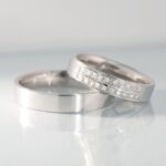 Verighete ON THE SAME LEVEL din aur 14K cu finisaj lucios, confort interior si 20 de diamante naturale, IONA